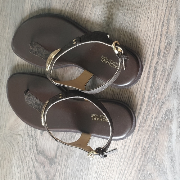 Authentic MICHAEL MICHAEL KORSLogo Plaque Sandal sz 7.5 - Picture 11 of 15